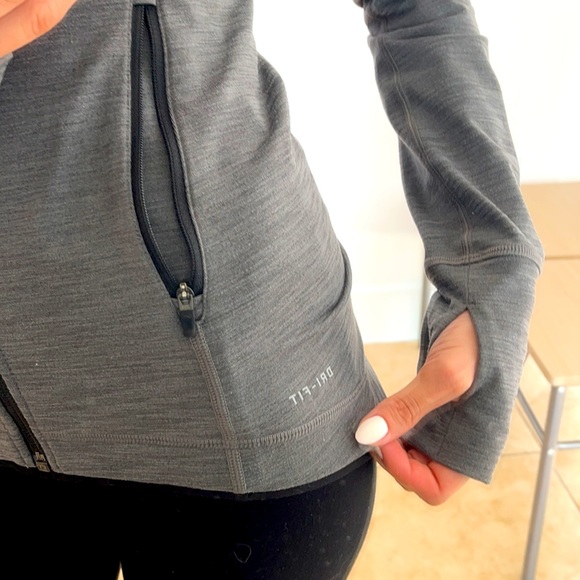 Nike Women's Legend 2.0 Poly Jacket - Picture 4 of 5